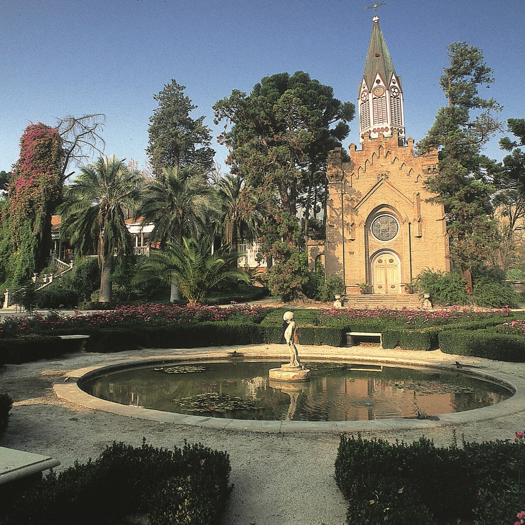 viña santa rita iglesia con lago